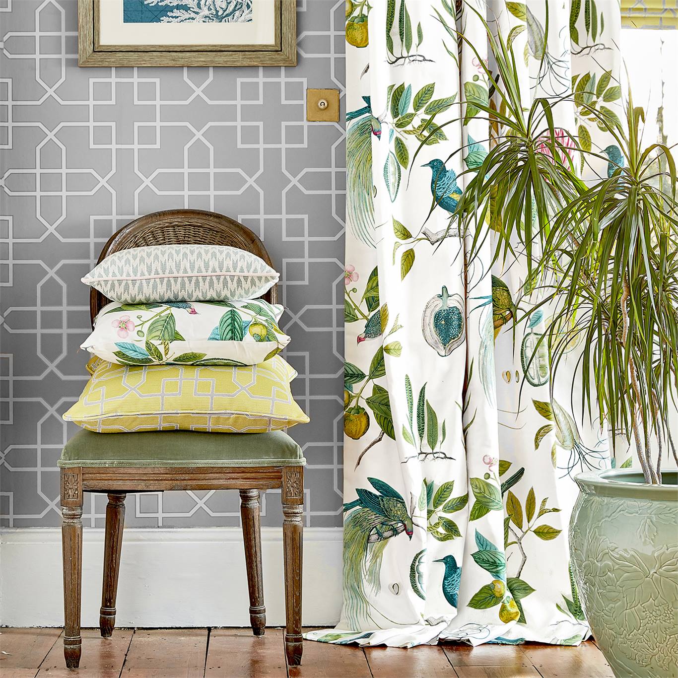 Обои Sanderson The Glasshouse Hampton Trellis 216661 фото в интерьере